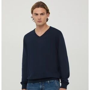 Terranova Men's Navy V-Neck Sweater